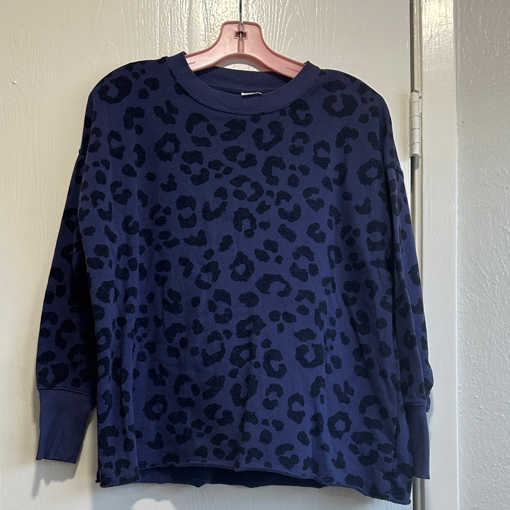 Secret Treasures Blue Leopard Print Pulliver